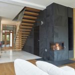 Kominek narożny – zabudowa, która doda mu uroku i funkcjonalności