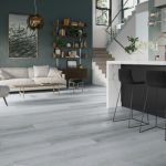 Tradycja i nowoczesność. Innowacyjne podłogi hybrydowe i winylowe NEXT STEP