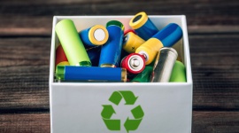Czy baterie i akumulatory możemy wyrzucać do kosza na śmieci?